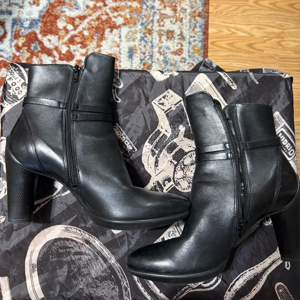 ECCO women's Sculptured 75 leather ankle boots in black